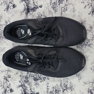 Nike tennis shoes